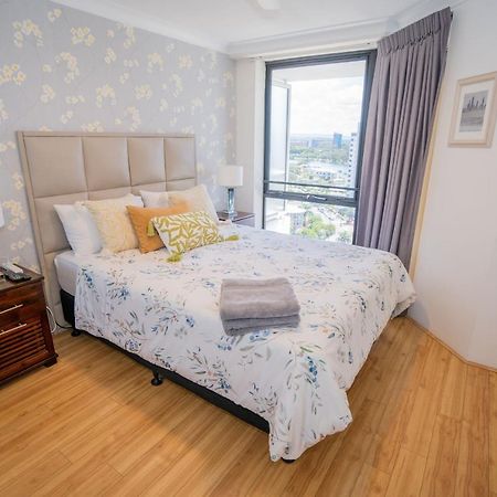 Large Surfers Paradise Apartment With Fantastic Views ゴールドコースト エクステリア 写真
